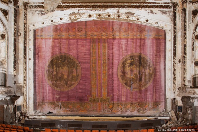 Curtain - Proctor's Troy