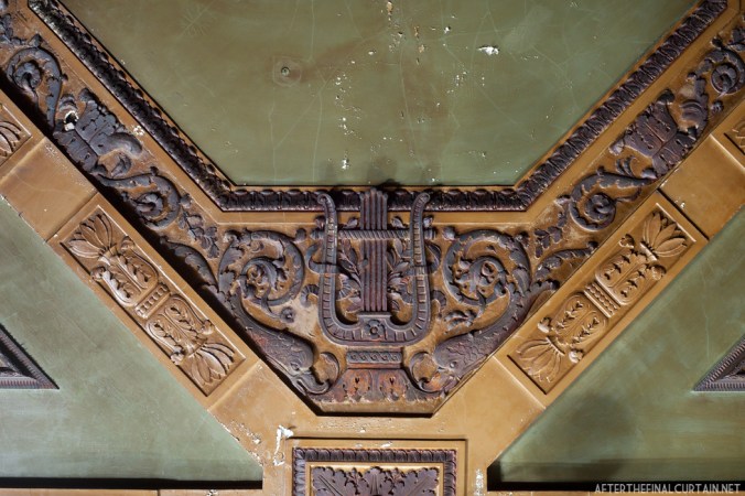 A closer look at some of the details on the ceiling.