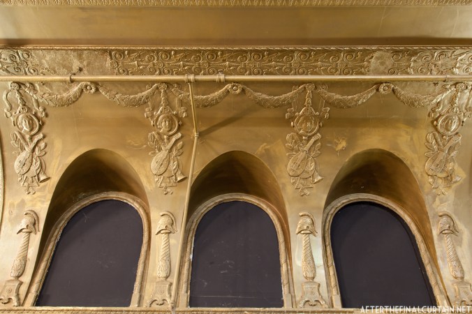 The Empress switched to showing only spanish language films in 1948. 