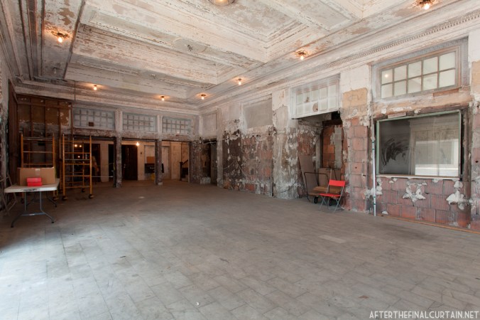 A beauty salon occupied the lobby during the 80's and 90's, sealing off the theater.