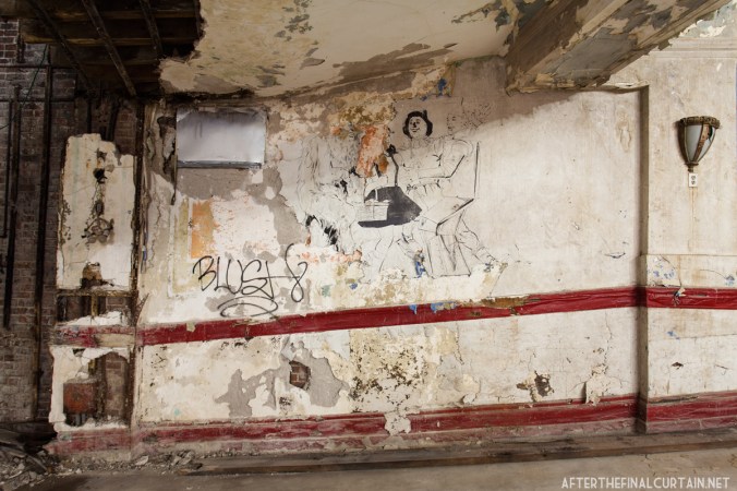 A painting of characters from the Wizard of Oz adorns one of the auditorium walls.