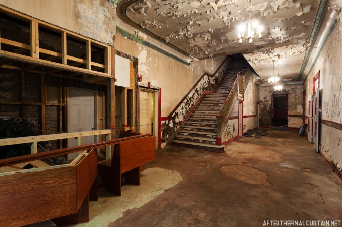 On May 17, 1936 two men were caught breaking into the theater, and were convicted based on the marks left in the door by their lock picking tools. The police used a new tool called mulage, a plastic substance that makes impressions, to collect the evidence that convicted them.