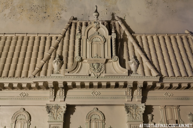 A close-up of some of the whitewashed plasterwork on the balcony.