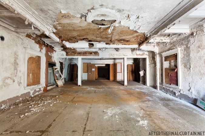 The lobby was gutted by a fire in March 1968. However, much of the ornate plasterwork was salvaged. 