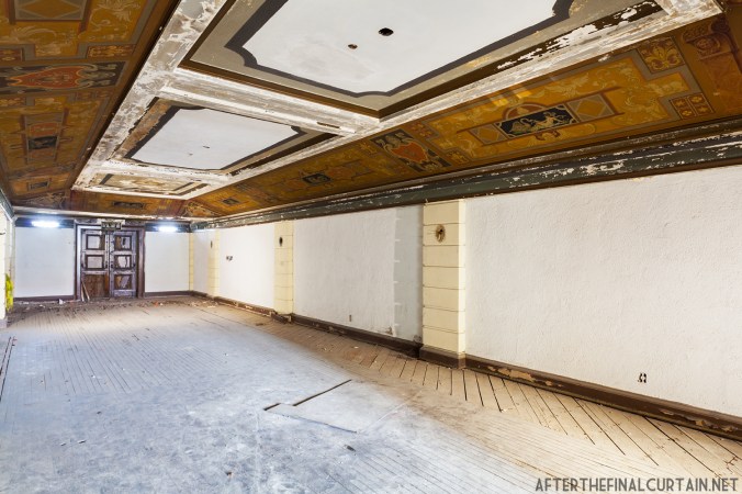 Murals painted by artist John Gabriel Beckman adorn the ceiling of this room.