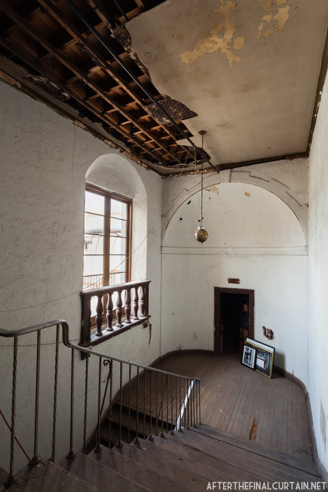 The Fox is one of only three courtyard theaters designed by the Meyer and Holler architectural firm.